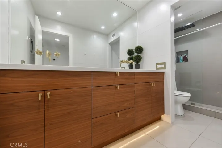 53 Oxford 14, Irvine, California 92612