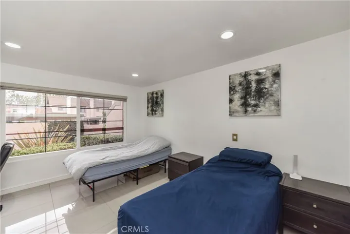 53 Oxford 14, Irvine, California 92612