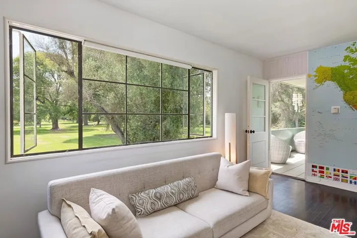 5587 1/2 Village, Los Angeles, California 90016