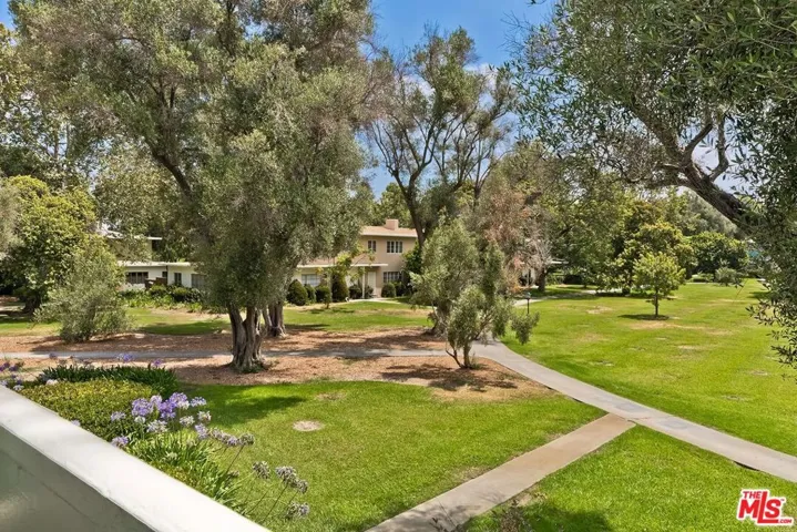 5587 1/2 Village, Los Angeles, California 90016