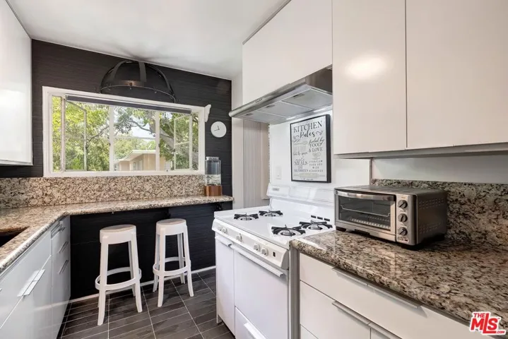 5587 1/2 Village, Los Angeles, California 90016