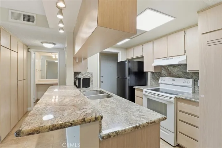 1517 E Garfield St, Glendale, California 91205