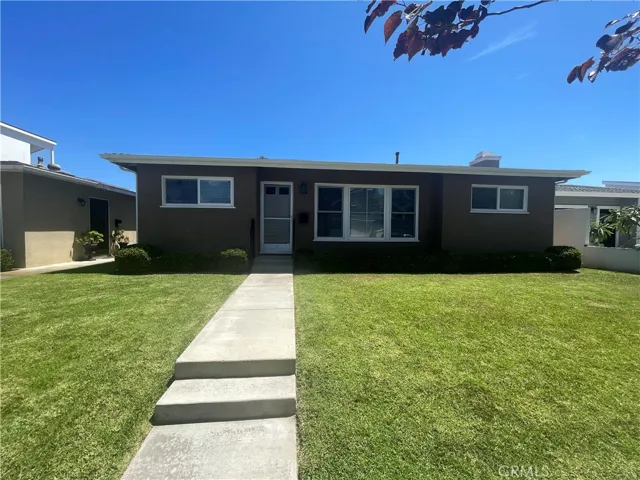 622 Indianapolis Avenue, Huntington Beach, California 92648