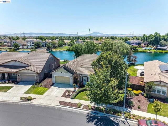 2771 Manresa Shore Ln, Oakley, California 94561-3542