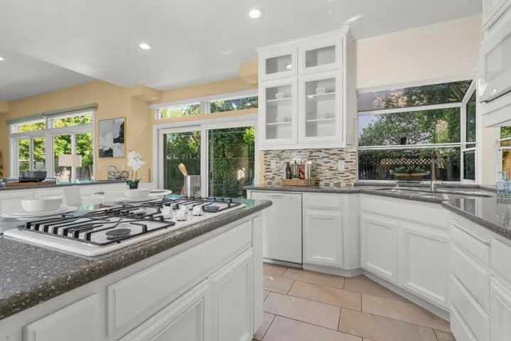 674 W Sunnyoaks Avenue, Campbell, California 95008