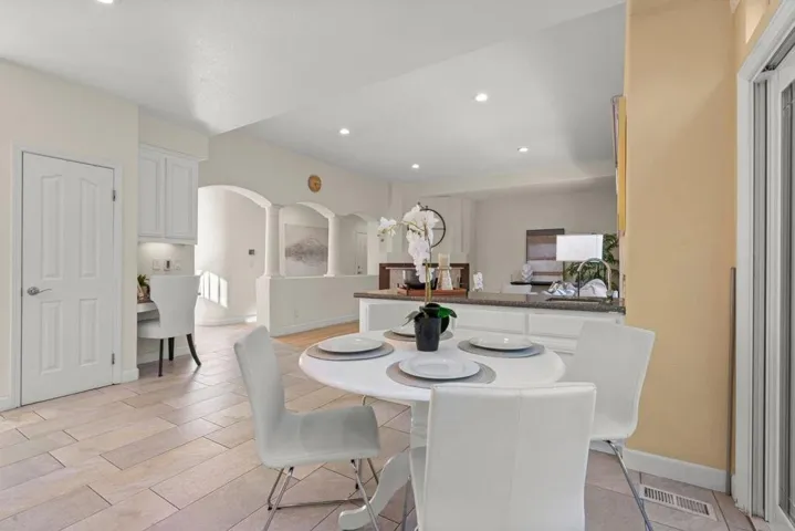 674 W Sunnyoaks Avenue, Campbell, California 95008