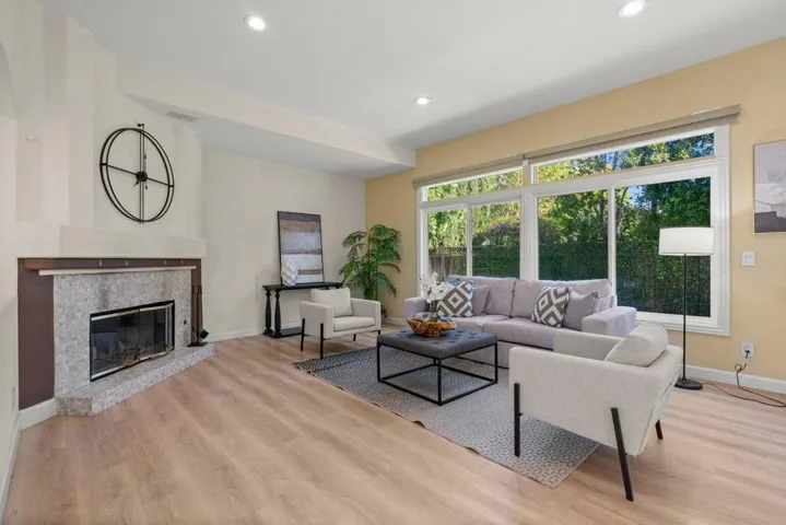 674 W Sunnyoaks Avenue, Campbell, California 95008
