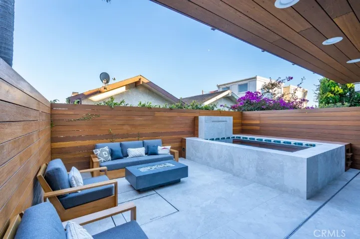 Your Backyard Oasis Awaits!