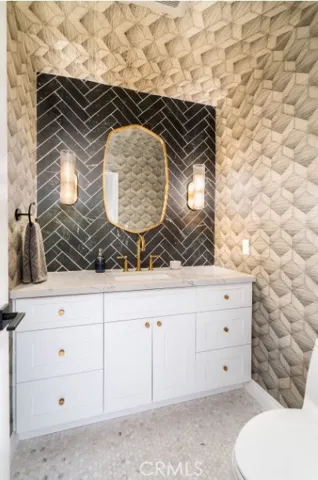 Gorgeously Remodeled 1/2 Bathroom Upstairs