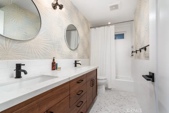 Downstairs Bathroom With Bathtub/Shower Combo & Dual Sinks
