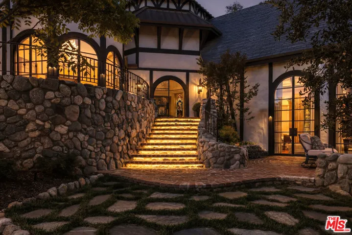 5076 Island Forest Place, Westlake Village, California 91362