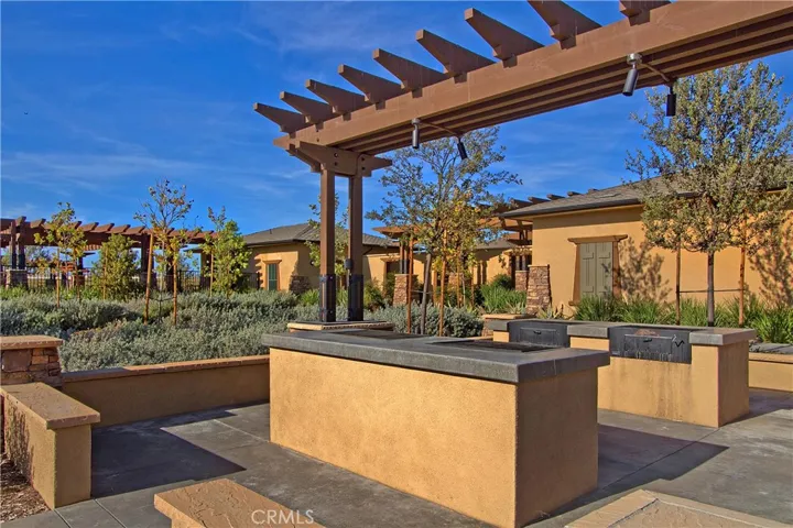 At The Club at Spencer’s Crossing, outdoor BBQ areas and comfortable seating create an inviting space for everyday grilling and weekend gatherings.