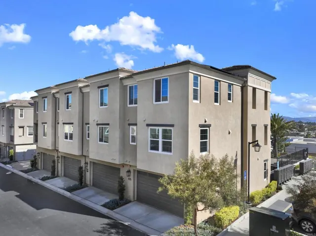 1231 Sunrise View 105, San Marcos, California 92078