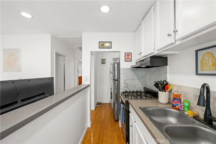 2839 Hillcrest Drive, Los Angeles, California 90016