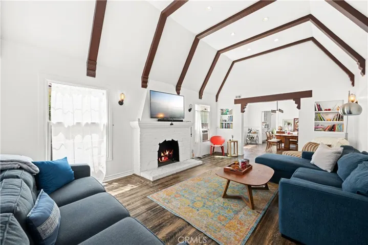 2839 Hillcrest Drive, Los Angeles, California 90016