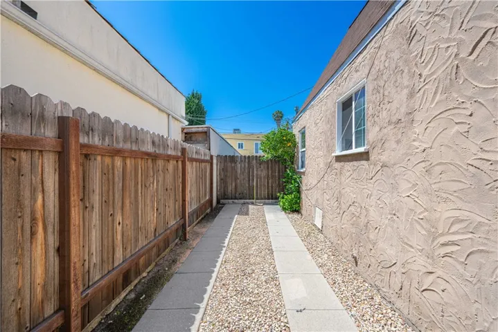 2839 Hillcrest Drive, Los Angeles, California 90016