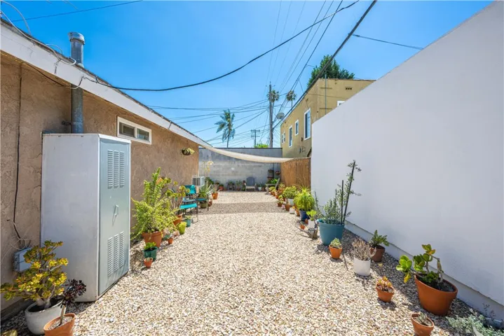 2839 Hillcrest Drive, Los Angeles, California 90016