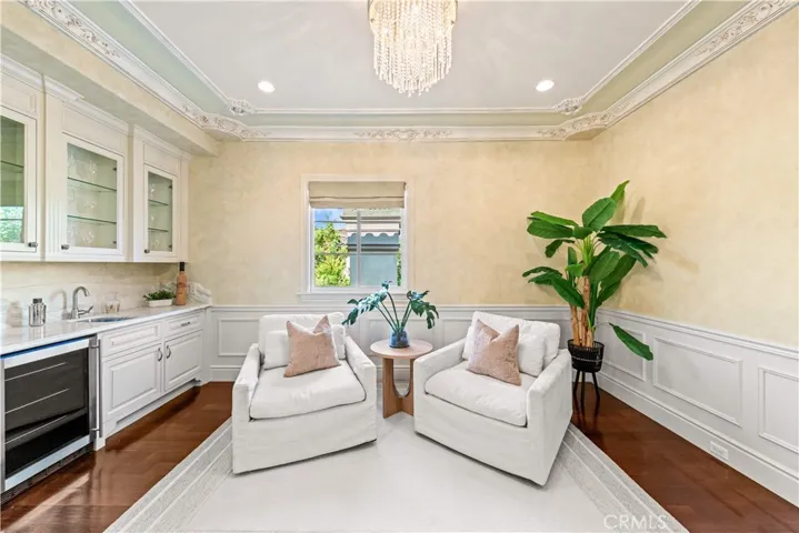 Lounge with Wet Bar