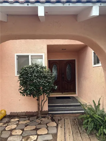 10516 Independence, Chatsworth, California 91311