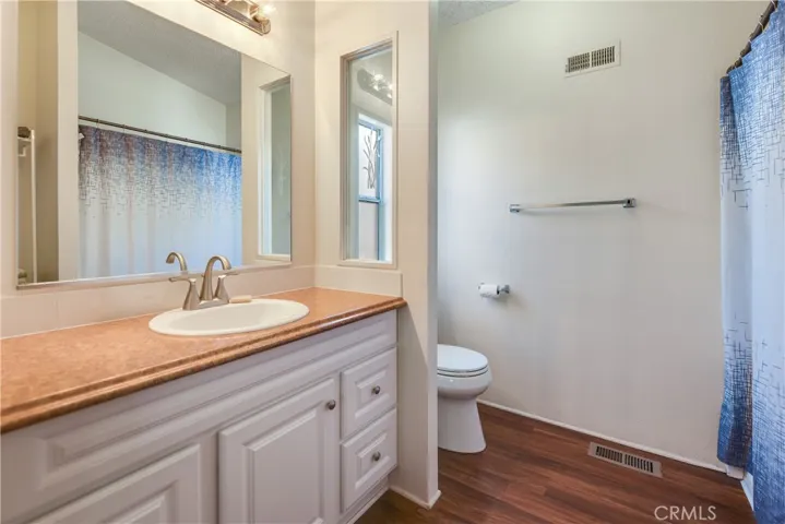 Primary bathroom 
en-suite