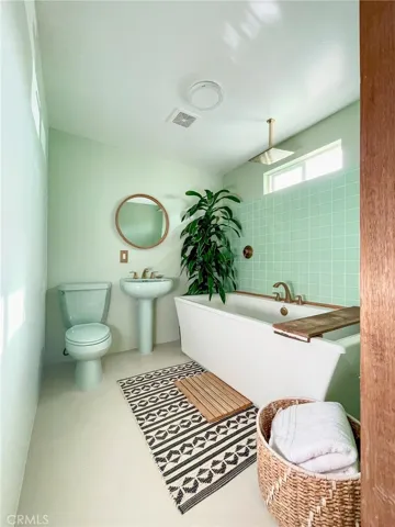 2432 Hilltop, Joshua Tree, California 92252