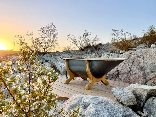 2432 Hilltop, Joshua Tree, California 92252