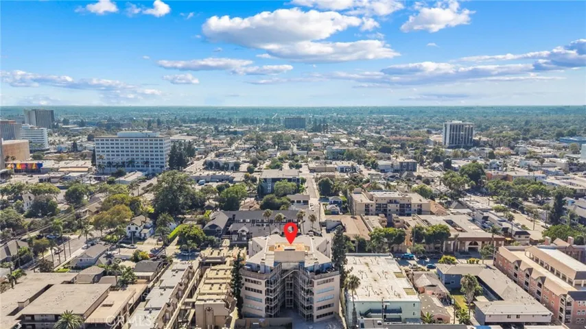 Walking distance to Downtown Santa Ana
