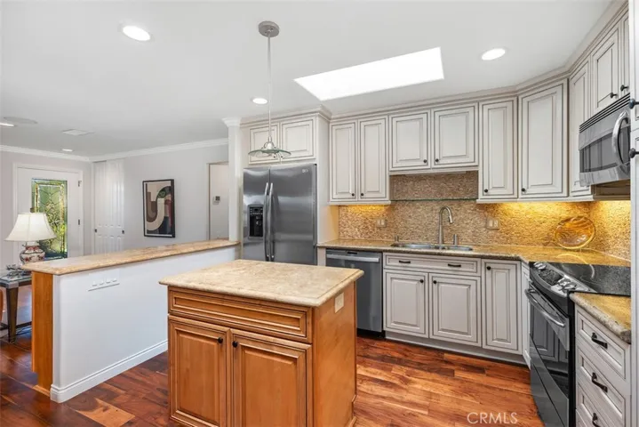 3147 Via B, Laguna Woods, California 92637