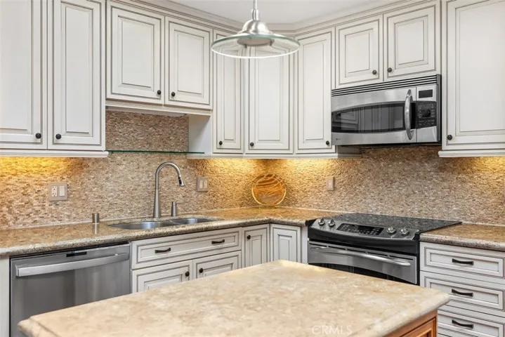 3147 Via B, Laguna Woods, California 92637