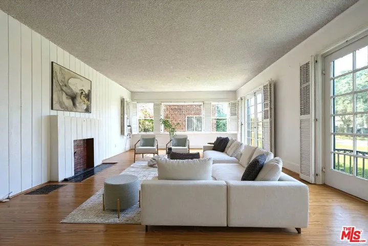 1412 S Victoria Avenue, Los Angeles, California 90019