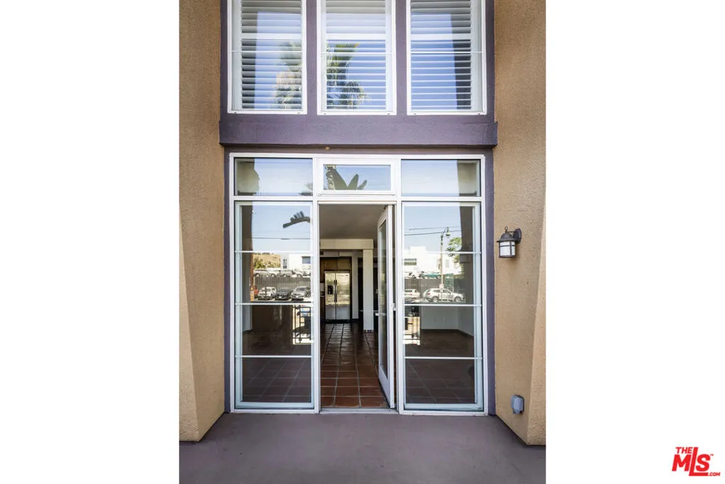 360 W Ave