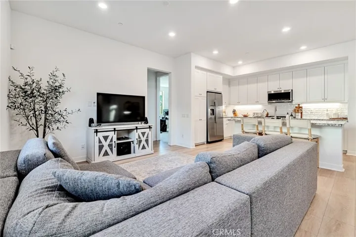 26958 Sandbar Willow Pl 205, Valencia, California 91381