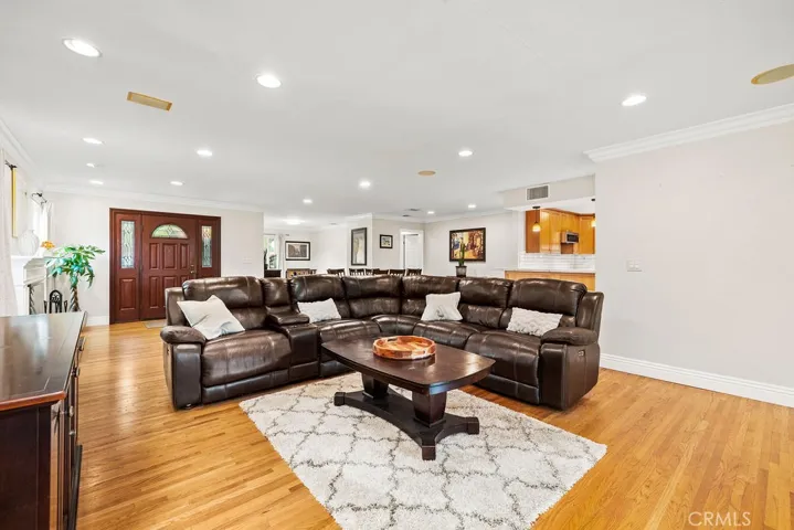 Livingroom with wired surround sound