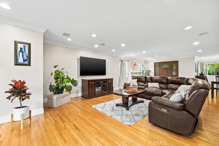 Livingroom with wired surround sound