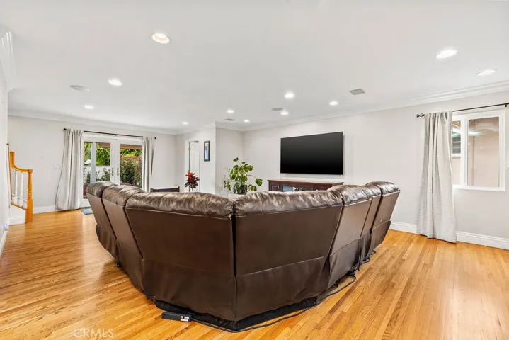 Livingroom with wired surround sound