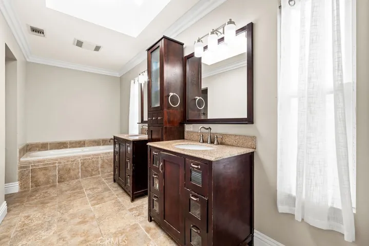 Master Bath with dual vanities and Jacuzzi tub