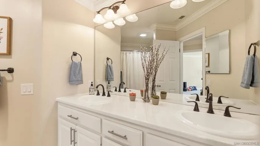 2110 Campo Place, Escondido, California 92027