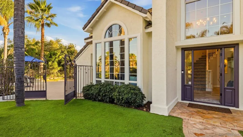 2110 Campo Place, Escondido, California 92027