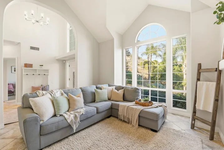 2110 Campo Place, Escondido, California 92027
