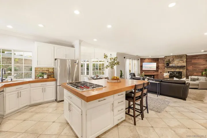 2110 Campo Place, Escondido, California 92027
