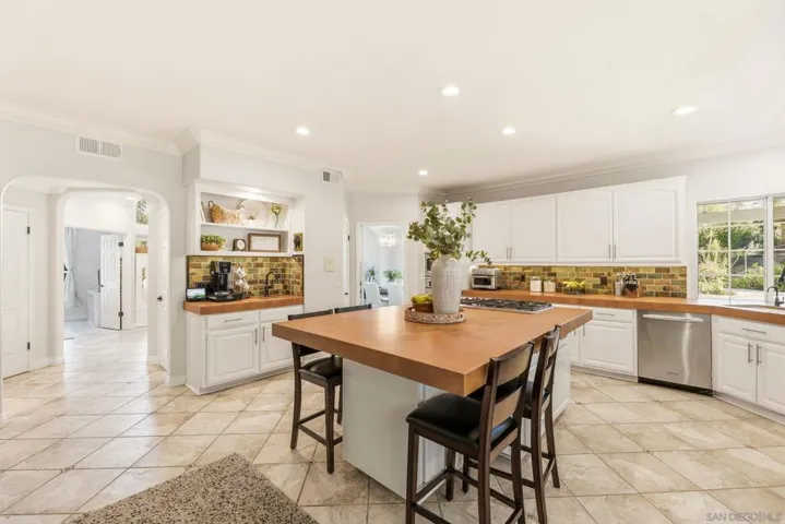 2110 Campo Place, Escondido, California 92027