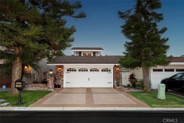 24205 Okeechobee Lane, Lake Forest, California 92630