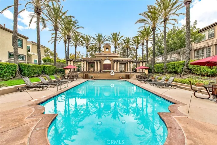 Resort Style Community Pool & Spa