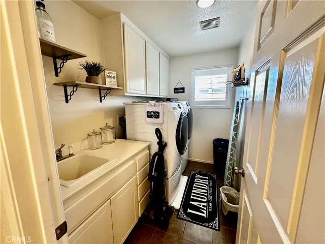 22 Helen, Beaumont, California 92223