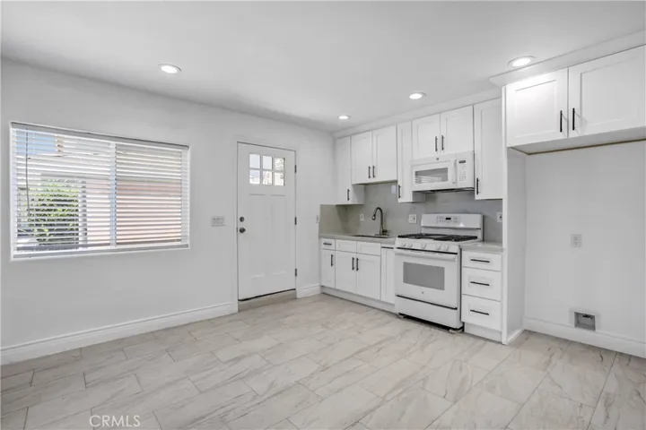 Living room & Kitchen