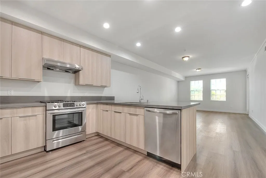 501 W Foothill Boulevard 104, Claremont, California 91711 — photo 4