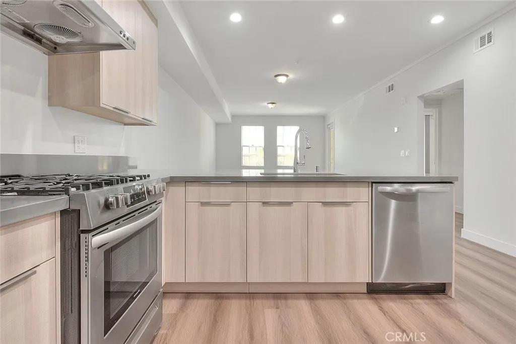 501 W Foothill Boulevard 104, Claremont, California 91711 — photo 5