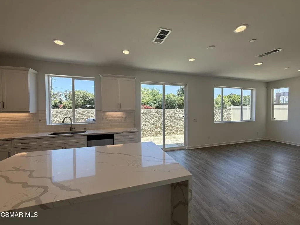 9591 N Corbina Lane, Panorama City, California 91402 — photo 5