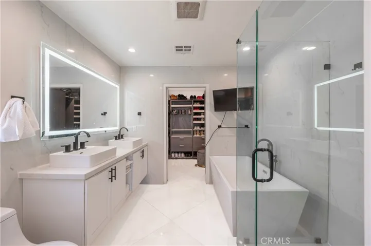 12521 Stagg Street, North Hollywood, California 91605