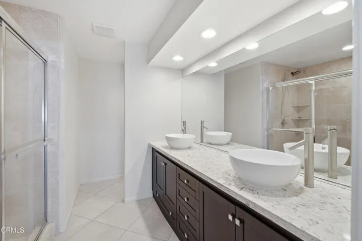 25_bathroom